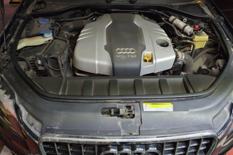 Used Audi Q7 2014 35 TDI Sport Edition Engine Bay