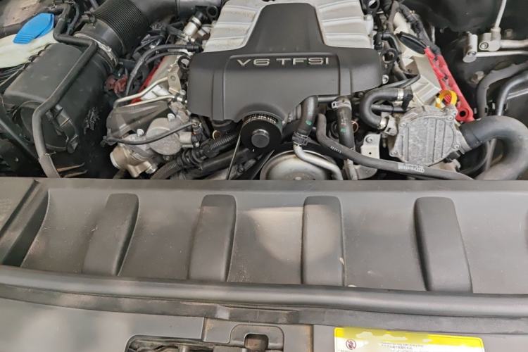 Used Audi Q7 2014 35 TFSI Sport Edition Engine Bay