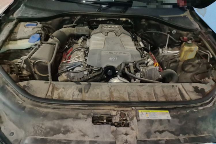 Used Audi Q7  Engine Bay