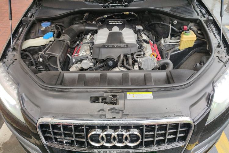 Used Audi Q7 2014 35 TFSI Off-road Model Engine Bay