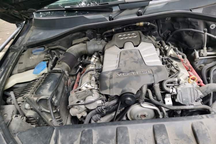 Used Audi Q7 2014 35 TFSI Sport Edition Engine Bay Right