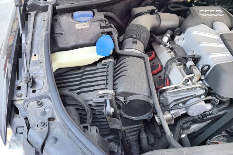 Used Audi Q7 2014 35 TFSI Ambition Edition Engine Bay Right
