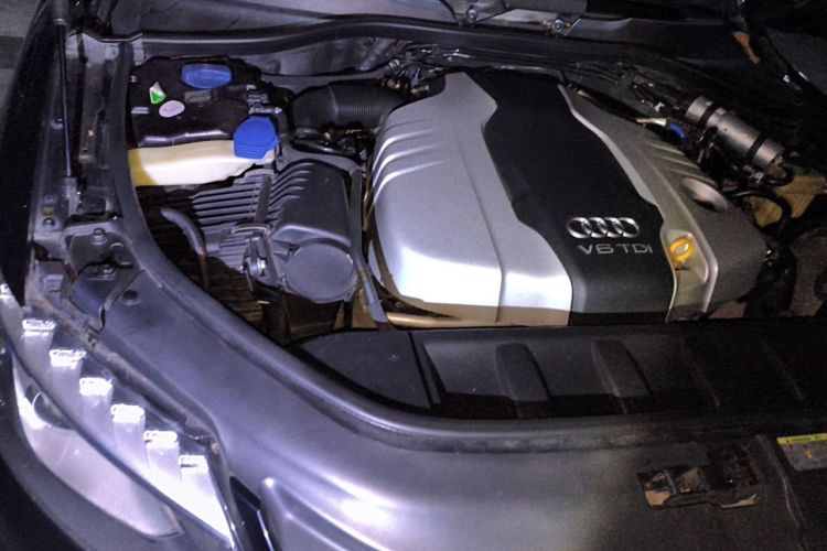 Used Audi Q7 2014 35 TDI Sport Edition Engine Bay Right