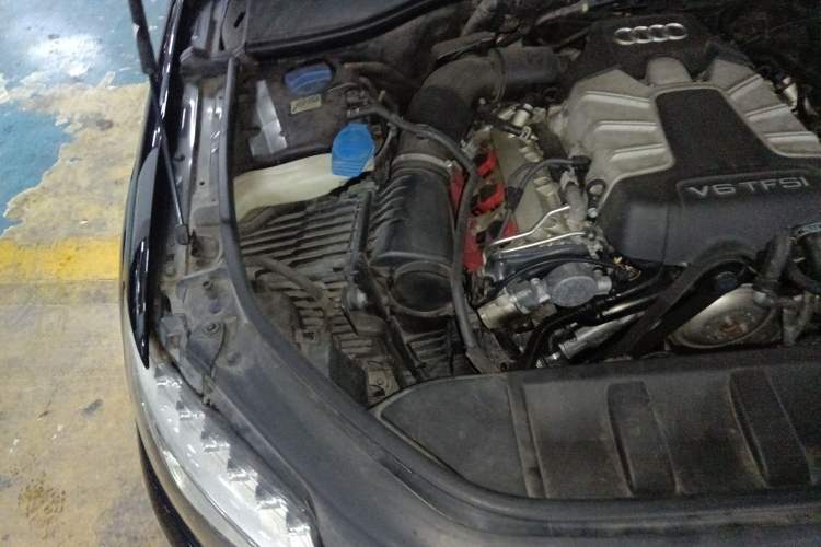 Used Audi Q7 2014 35 TFSI Sport Edition Engine Bay Right