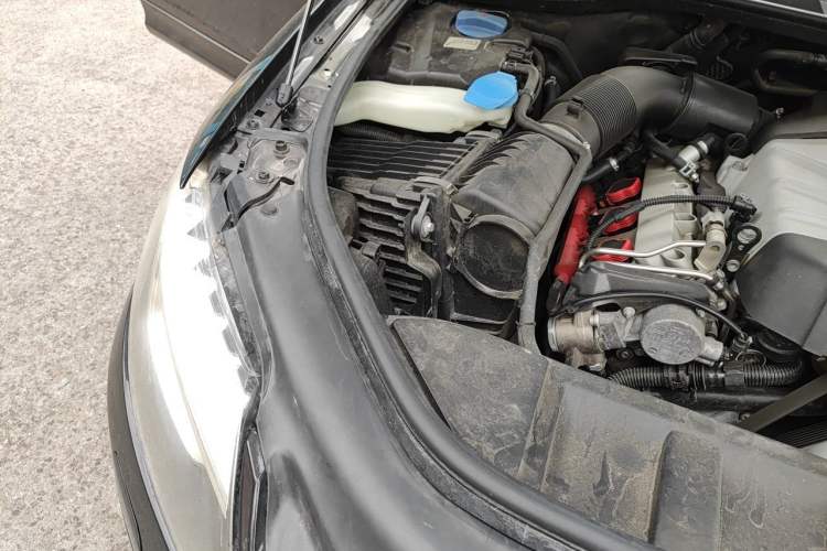 Used Audi Q7 2014 35 TFSI Ambition Edition Engine Bay Right