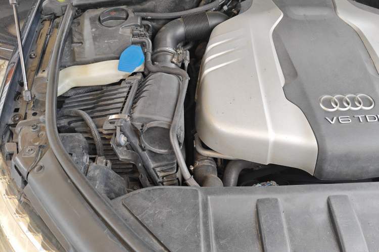 Used Audi Q7 2014 35 TDI Sport Edition Engine Bay Right