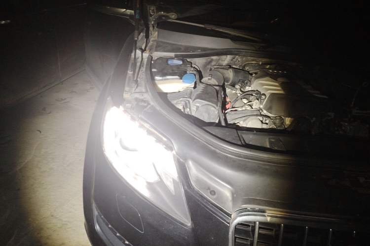 Used Audi Q7 2014 35 TFSI Ambition Edition Engine Bay Right