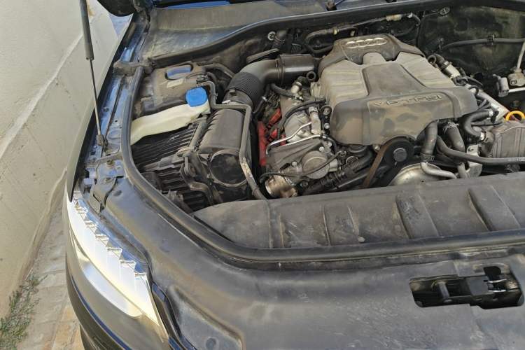 Used Audi Q7 2014 35 TFSI Sport Edition Engine Bay Right