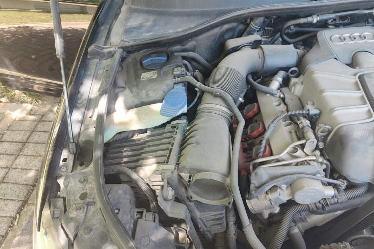 Used Audi Q7 2014 40 TFSI Sport Edition Engine Bay Right
