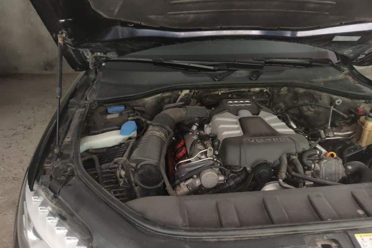 Used Audi Q7 2014 35 TFSI Ambition Edition Engine Bay Right