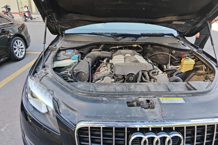 Used Audi Q7 2014 35 TFSI Ambition Edition Engine Bay Right