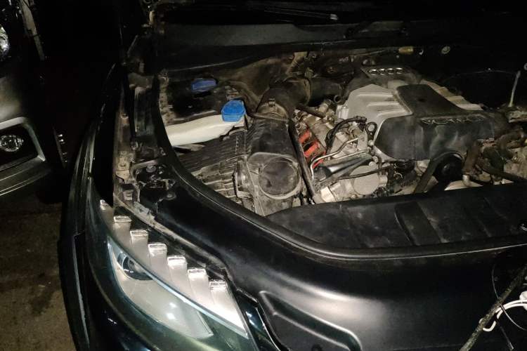Used Audi Q7 2014 40 TFSI Sport Edition Engine Bay Right