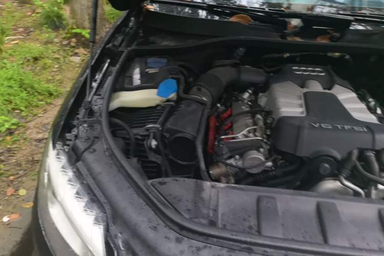 Used Audi Q7 2014 35 TFSI Ambition Edition Engine Bay Right