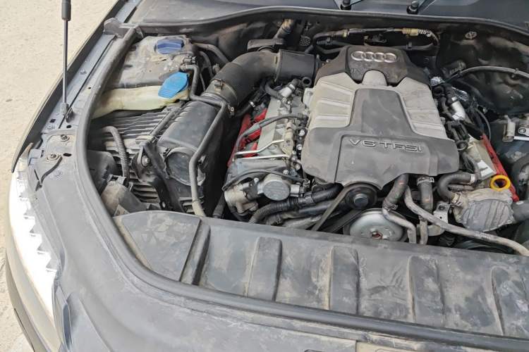 Used Audi Q7 2014 35 TFSI Ambition Edition Engine Bay Right