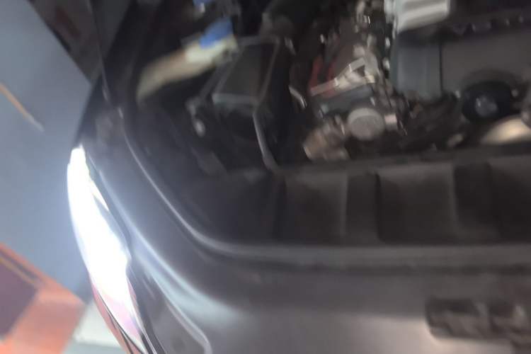 Used Audi Q7 2014 35 TFSI Off-road Model Engine Bay Right