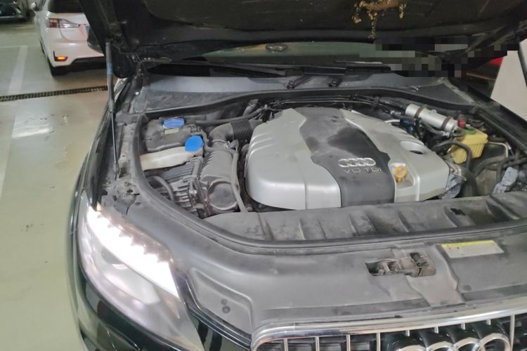 Used Audi Q7 2014 35 TDI Sport Edition Engine Bay Right