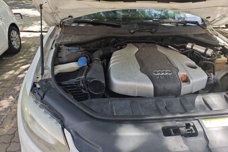 Used Audi Q7 2014 35 TFSI Sport Edition Engine Bay Right