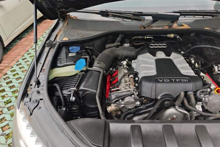 Used Audi Q7 2014 35 TFSI Sport Edition Engine Bay Right