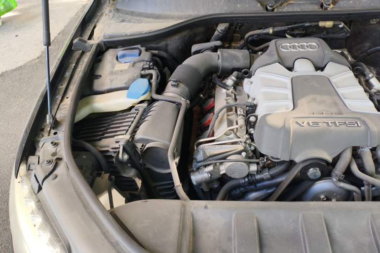 Used Audi Q7 2014 35 TFSI Ambition Edition Engine Bay Right