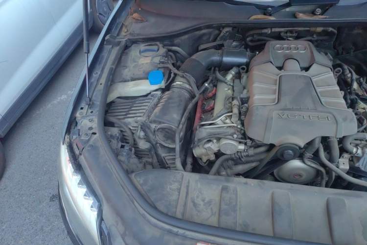 Used Audi Q7 2014 35 TFSI Ambition Edition Engine Bay Right