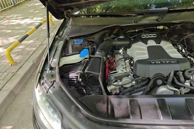 Used Audi Q7 2014 35 TFSI Ambition Edition Engine Bay Right