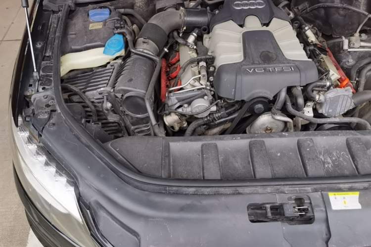 Used Audi Q7 2014 35 TFSI Sport Edition Engine Bay Right
