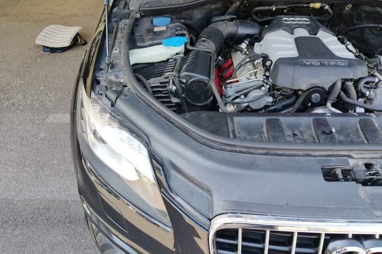 Used Audi Q7 2014 40 TFSI Sport Edition Engine Bay Right