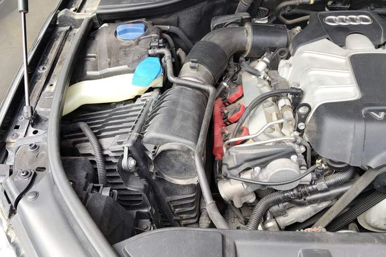 Used Audi Q7 2014 35 TFSI Ambition Edition Engine Bay Right