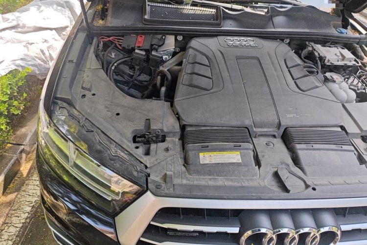 Used Audi Q7  Engine Bay Right
