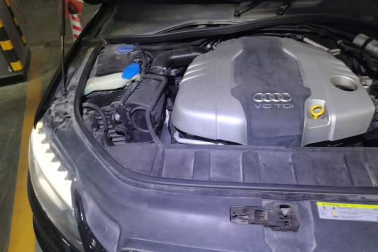 Used Audi Q7 2014 35 TDI Sport Edition Engine Bay Right