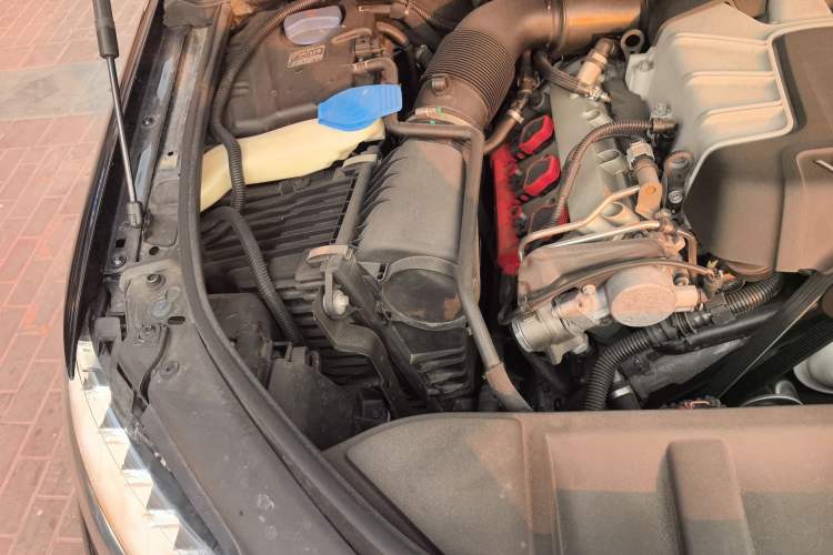 Used Audi Q7 2014 35 TFSI Sport Edition Engine Bay Right
