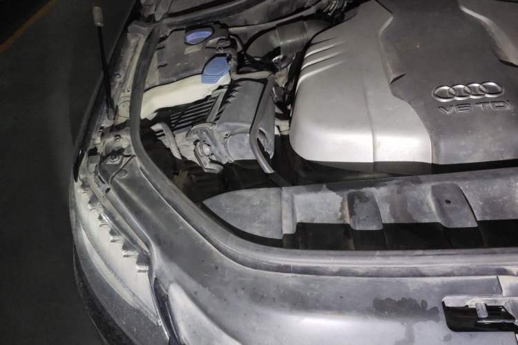 Used Audi Q7 2014 35 TDI Sport Edition Engine Bay Right