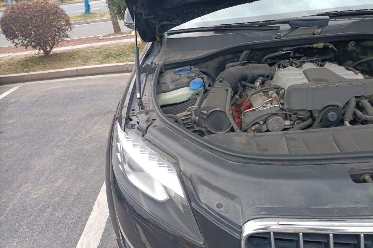 Used Audi Q7 2014 35 TFSI Ambition Edition Engine Bay Right