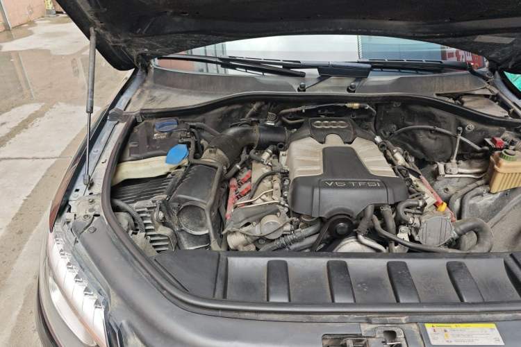 Used Audi Q7 2014 35 TFSI Ambition Edition Engine Bay Right