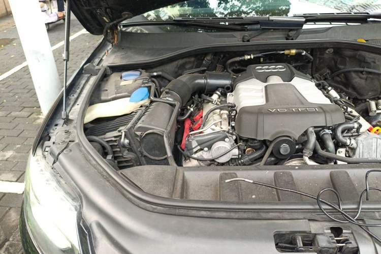 Used Audi Q7 2014 35 TFSI Sport Edition Engine Bay Right