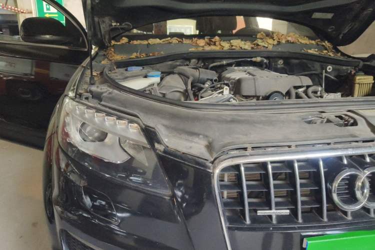 Used Audi Q7 2014 35 TFSI Sport Edition Engine Bay Right