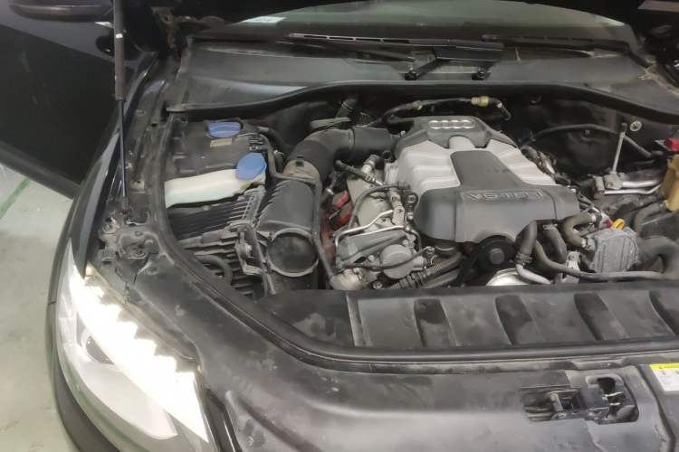 Used Audi Q7 2014 35 TFSI Ambition Edition Engine Bay Right