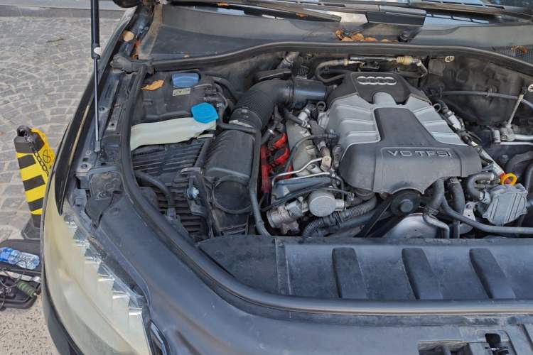 Used Audi Q7 2014 35 TFSI Ambition Edition Engine Bay Right