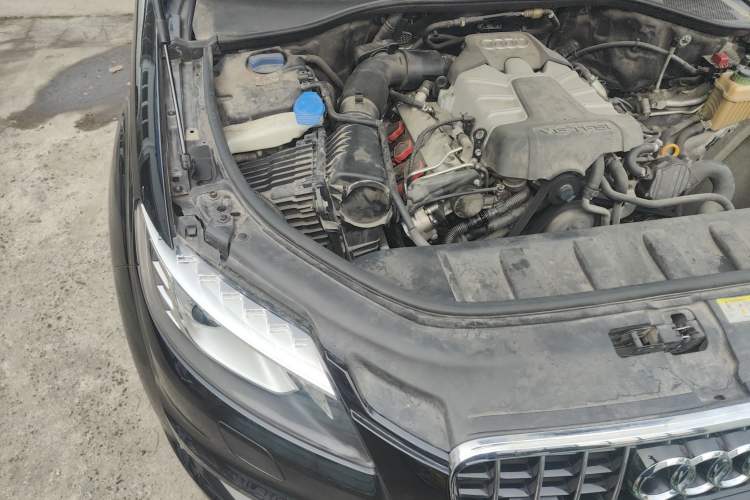Used Audi Q7 2014 35 TFSI Sport Edition Engine Bay Right