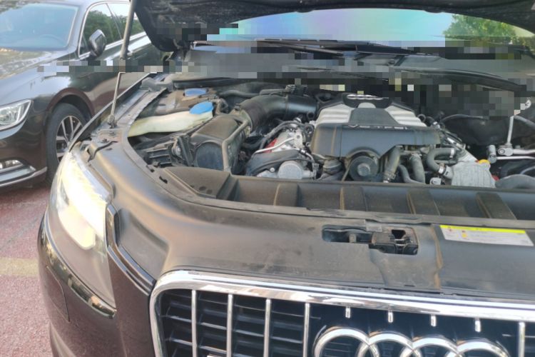 Used Audi Q7 2014 35 TFSI Ambition Edition Engine Bay Right