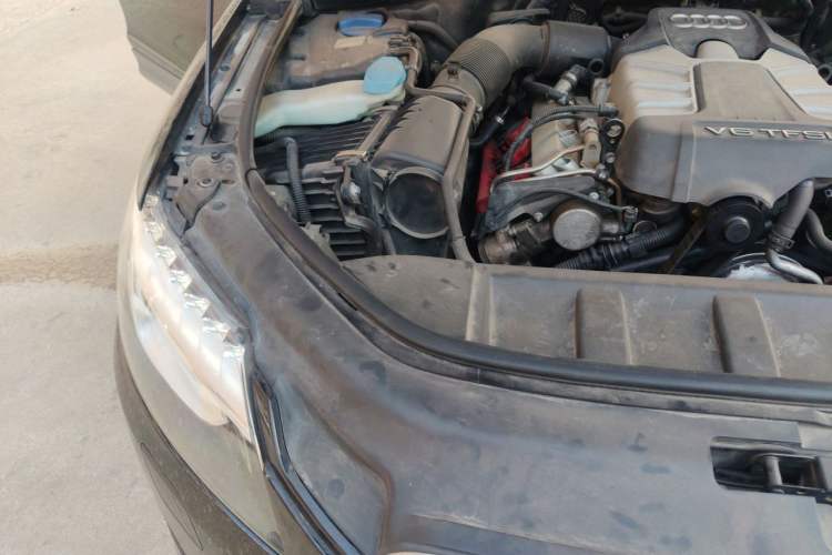 Used Audi Q7 2014 35 TFSI Ambition Edition Engine Bay Right