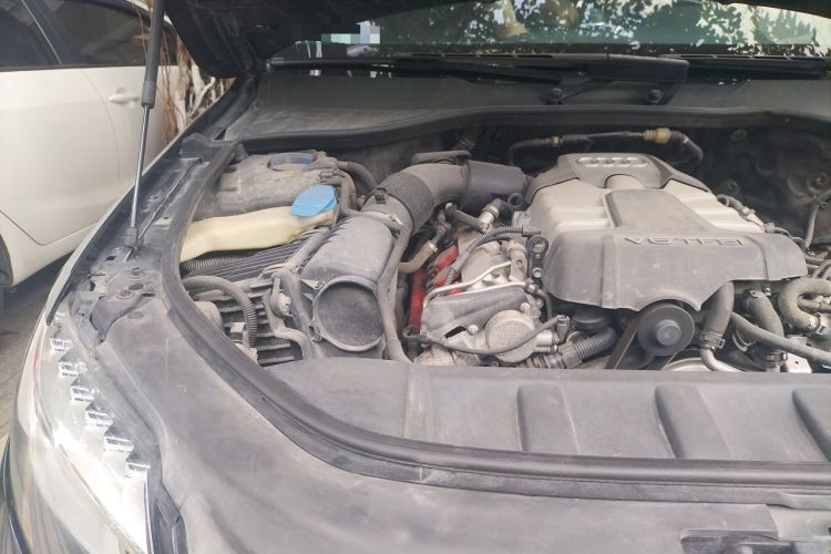 Used Audi Q7 2014 35 TFSI Ambition Edition Engine Bay Right