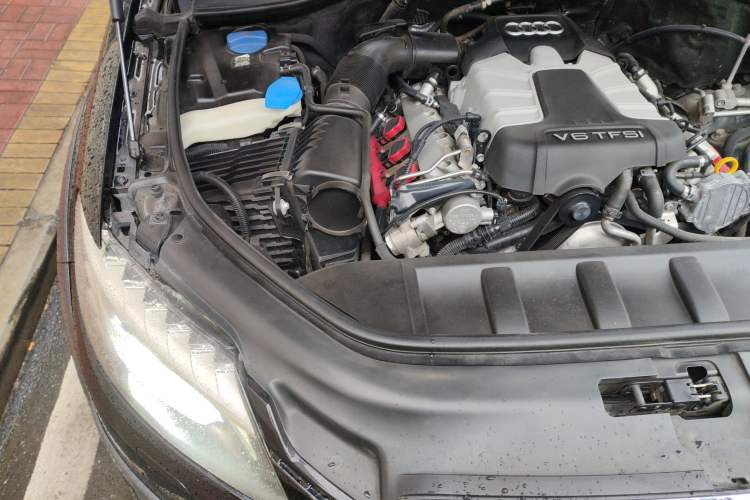 Used Audi Q7 2014 35 TFSI Off-road Model Engine Bay Right