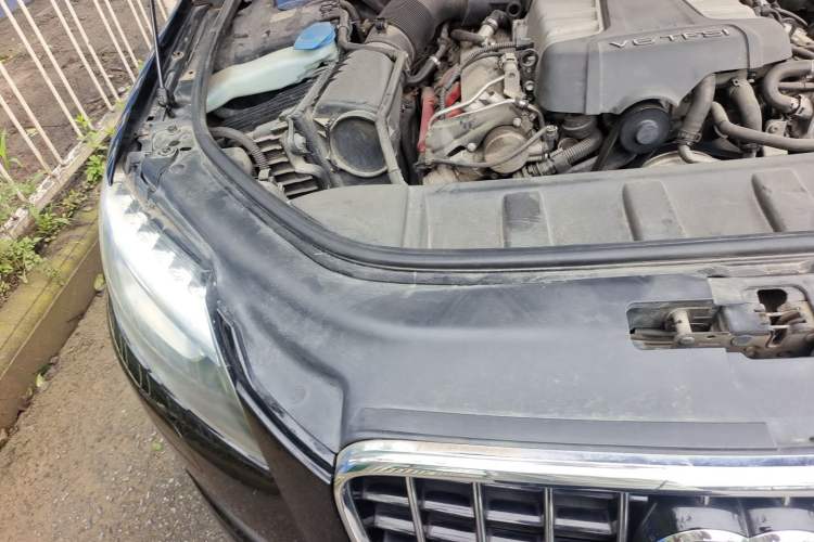 Used Audi Q7 2014 35 TFSI Ambition Edition Engine Bay Right