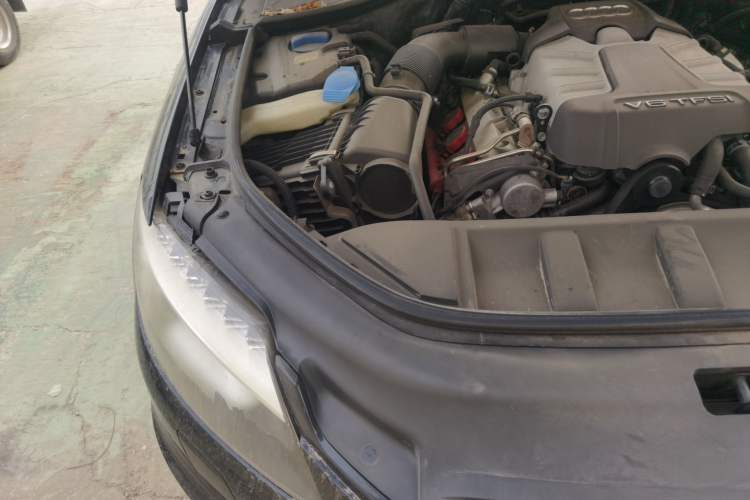 Used Audi Q7 2014 35 TFSI Sport Edition Engine Bay Right