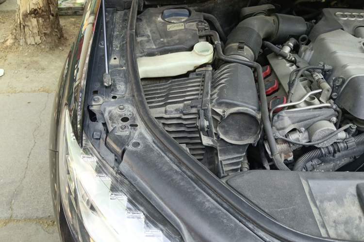 Used Audi Q7 2014 35 TFSI Sport Edition Engine Bay Right