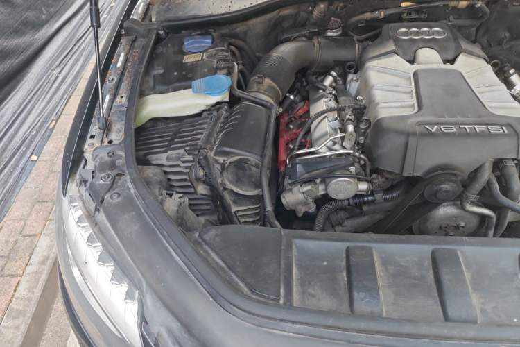 Used Audi Q7 2014 35 TFSI Off-road Model Engine Bay Right