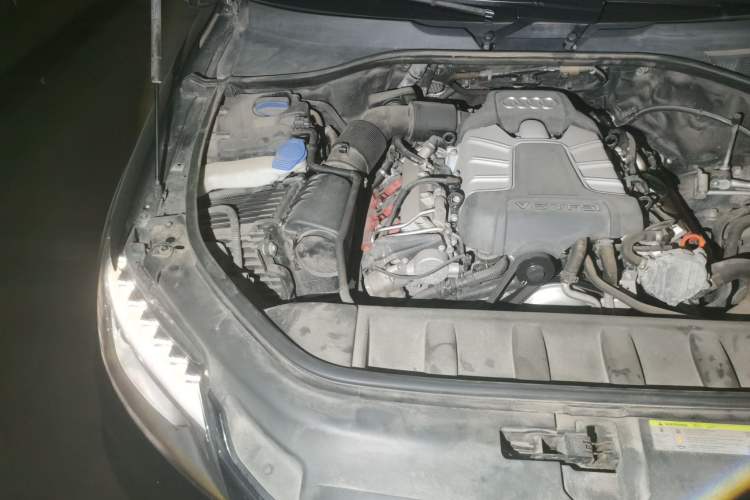 Used Audi Q7 2014 40 TFSI Sport Edition Engine Bay Right