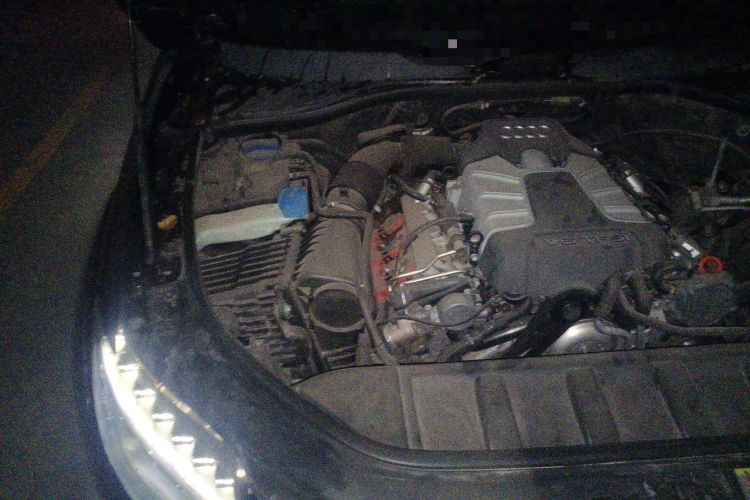 Used Audi Q7 2014 35 TFSI Off-road Model Engine Bay Right