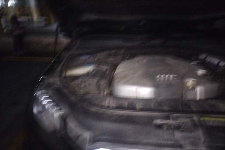Used Audi Q7 2014 35 TDI Exclusive Edition Engine Bay Right